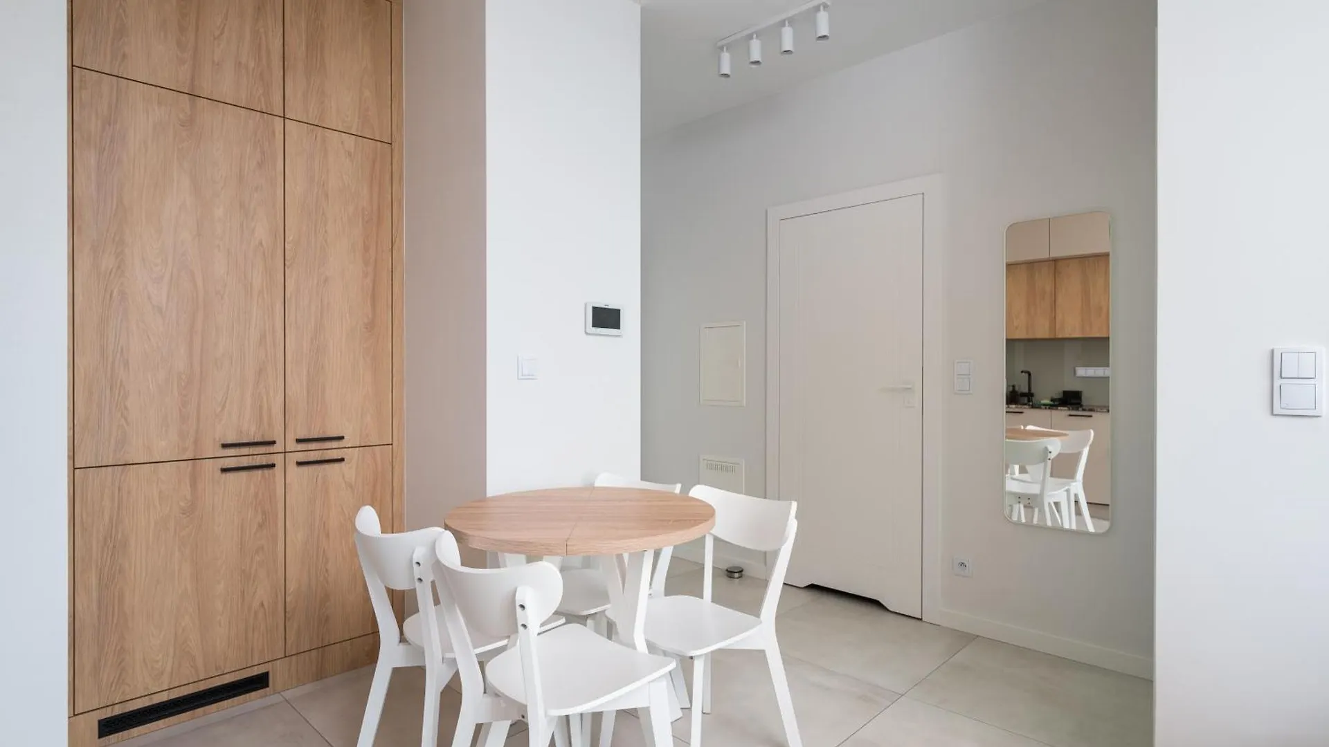 Grzybowska City View Apartments Warszawa Polska